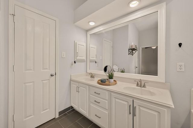 51 E Autumn Branch Circle, The Woodlands, TX 77382