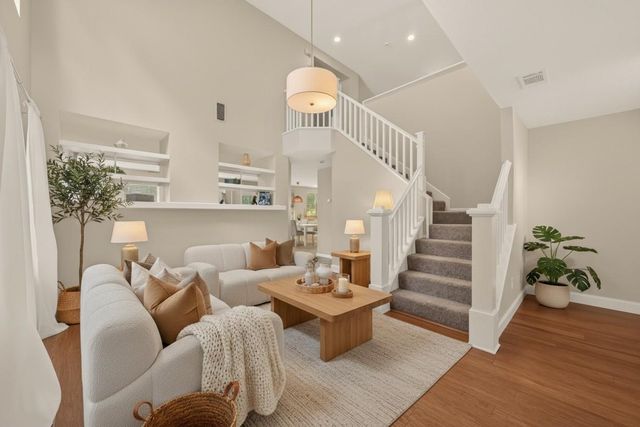 51 E Autumn Branch Circle, The Woodlands, TX 77382