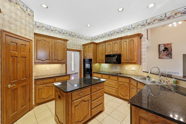 1860 Plum Creek Drive, Midlothian, TX 76065