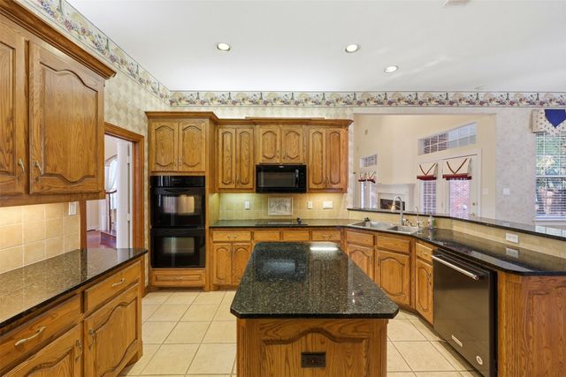 1860 Plum Creek Drive, Midlothian, TX 76065