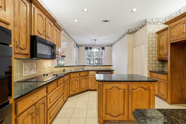 1860 Plum Creek Drive, Midlothian, TX 76065