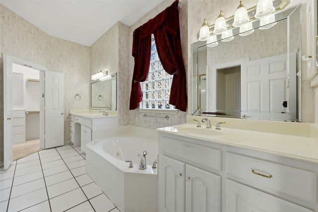 1860 Plum Creek Drive, Midlothian, TX 76065