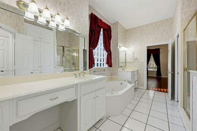 1860 Plum Creek Drive, Midlothian, TX 76065