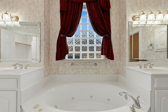 1860 Plum Creek Drive, Midlothian, TX 76065