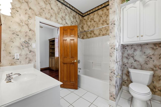 1860 Plum Creek Drive, Midlothian, TX 76065