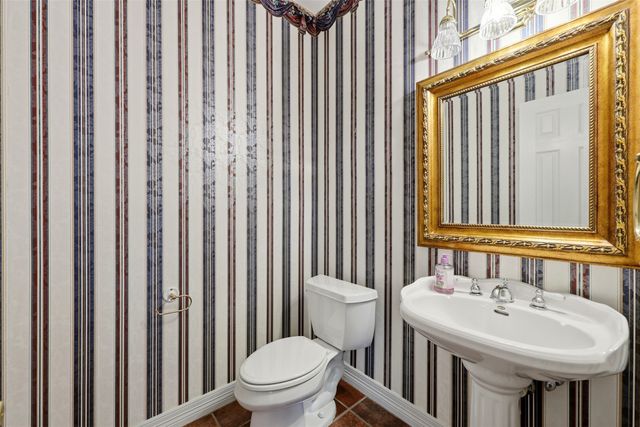 1860 Plum Creek Drive, Midlothian, TX 76065