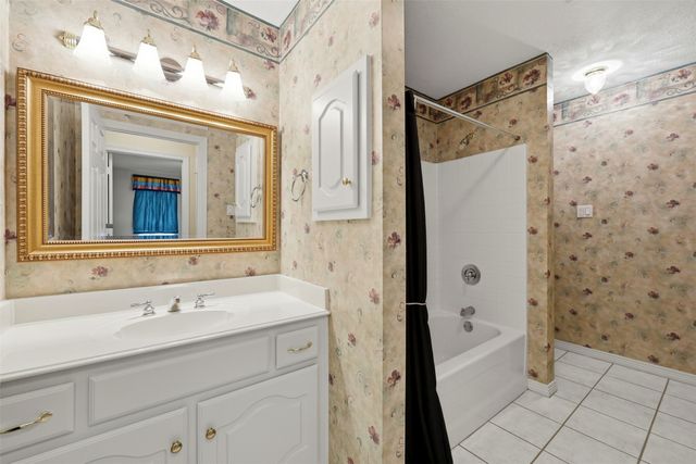 1860 Plum Creek Drive, Midlothian, TX 76065