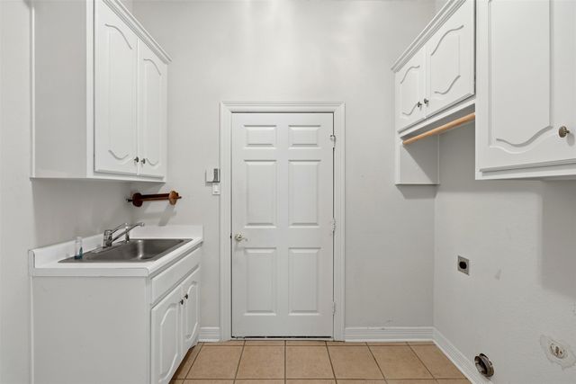 1860 Plum Creek Drive, Midlothian, TX 76065