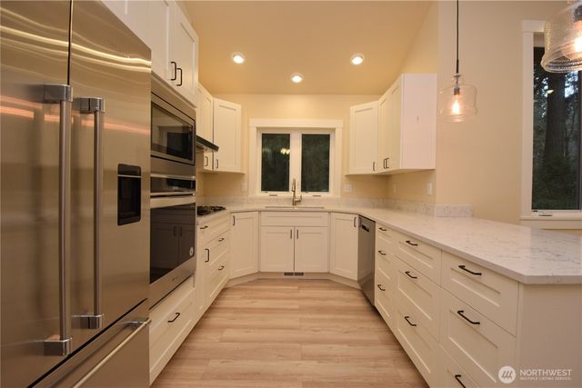 15915 Nesika Bay Road NE, Poulsbo, WA 98370