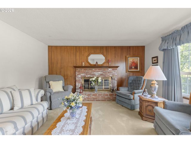 310 HATTON Ave, Eugene, OR 97404