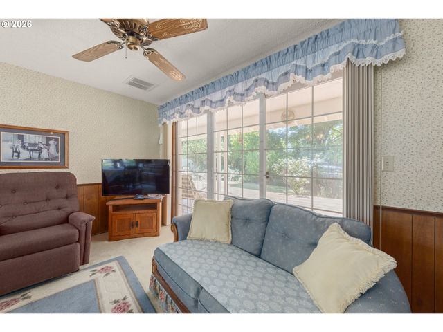 310 HATTON Ave, Eugene, OR 97404