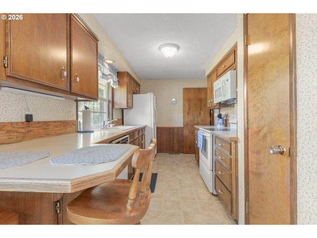 310 HATTON Ave, Eugene, OR 97404
