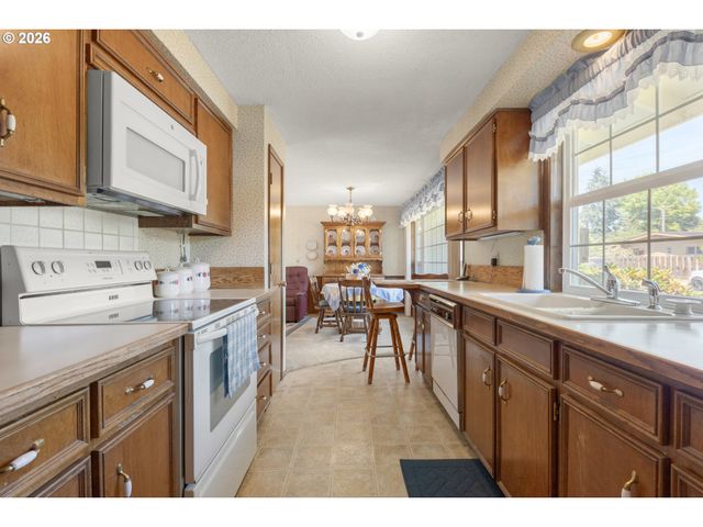 310 HATTON Ave, Eugene, OR 97404