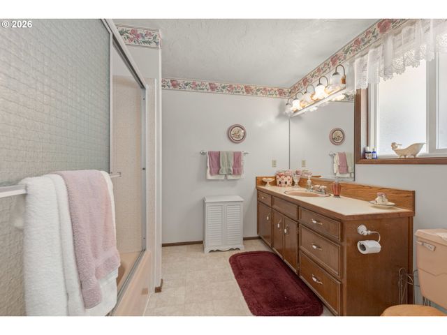 310 HATTON Ave, Eugene, OR 97404