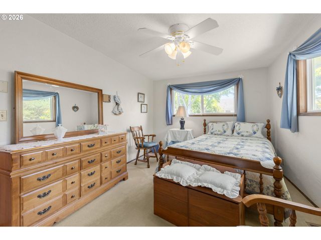 310 HATTON Ave, Eugene, OR 97404