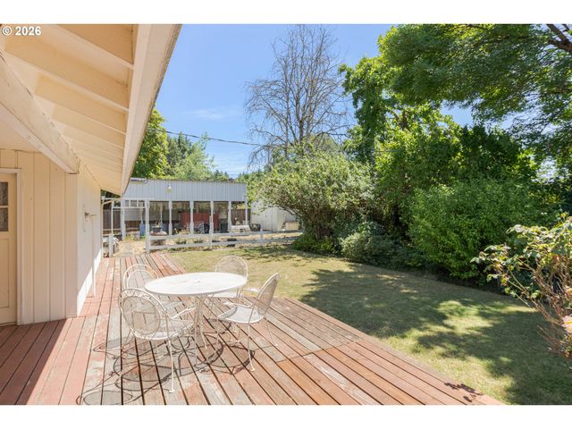310 HATTON Ave, Eugene, OR 97404