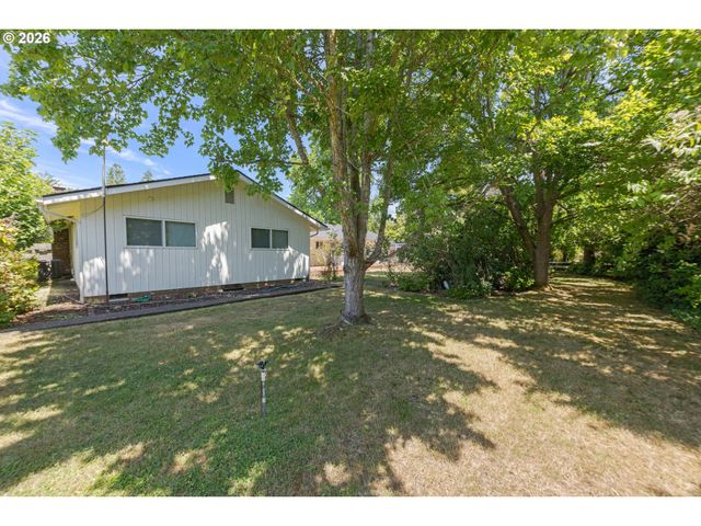 310 HATTON Ave, Eugene, OR 97404