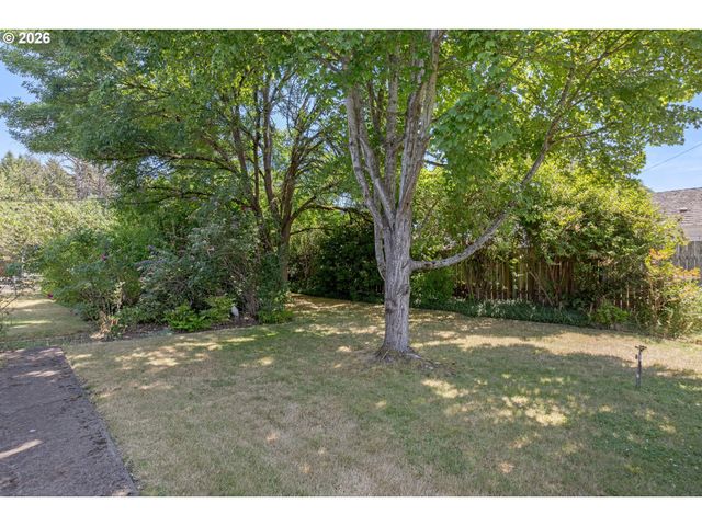 310 HATTON Ave, Eugene, OR 97404