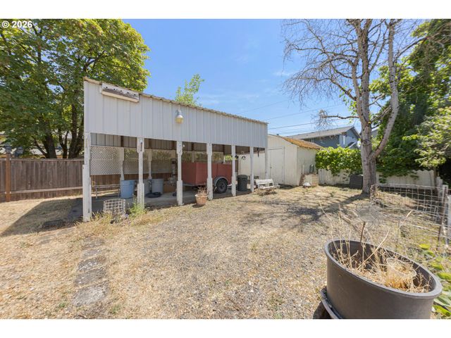 310 HATTON Ave, Eugene, OR 97404