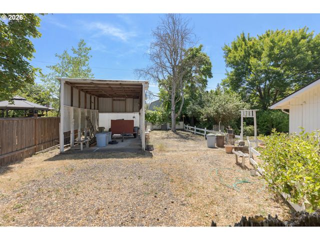 310 HATTON Ave, Eugene, OR 97404