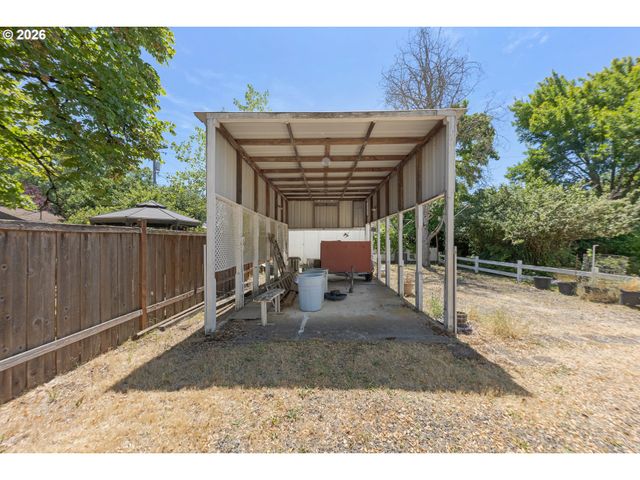310 HATTON Ave, Eugene, OR 97404