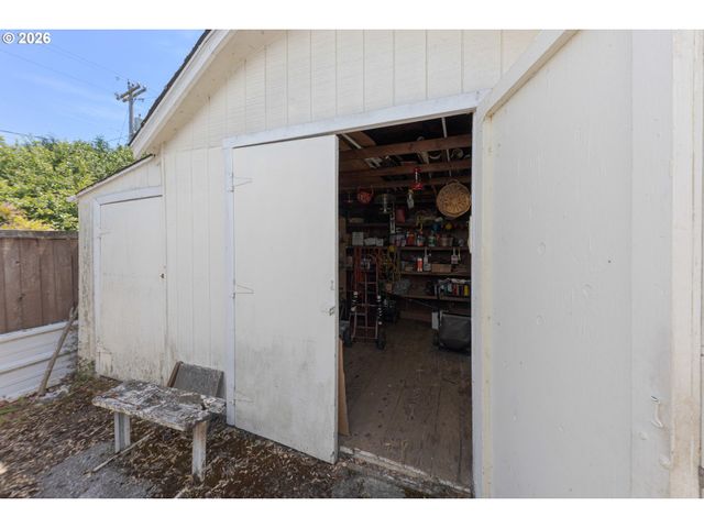 310 HATTON Ave, Eugene, OR 97404