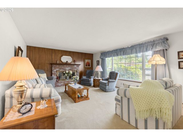 310 HATTON Ave, Eugene, OR 97404