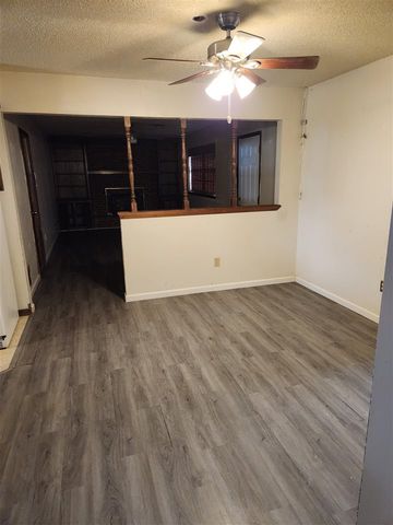 7013 NW Kingsbury Ave, Lawton, OK 73505
