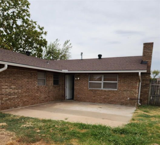 7013 NW Kingsbury Ave, Lawton, OK 73505