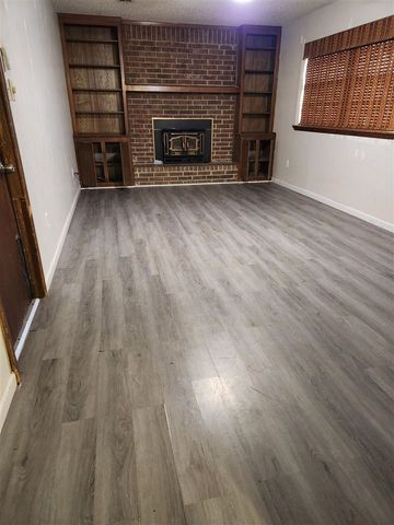 7013 NW Kingsbury Ave, Lawton, OK 73505