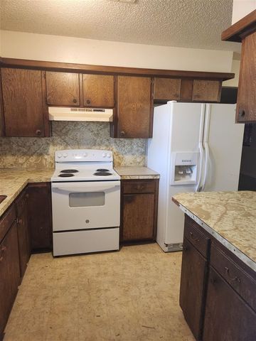 7013 NW Kingsbury Ave, Lawton, OK 73505