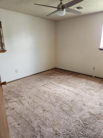 7013 NW Kingsbury Ave, Lawton, OK 73505