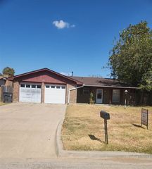 7013 NW Kingsbury Ave, Lawton, OK 73505