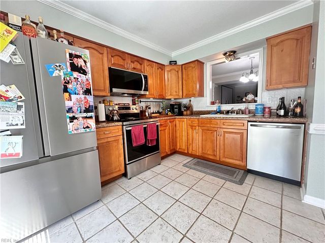 434 Wayman LN, Virginia Beach, VA 23454