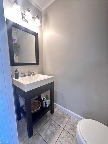 434 Wayman LN, Virginia Beach, VA 23454