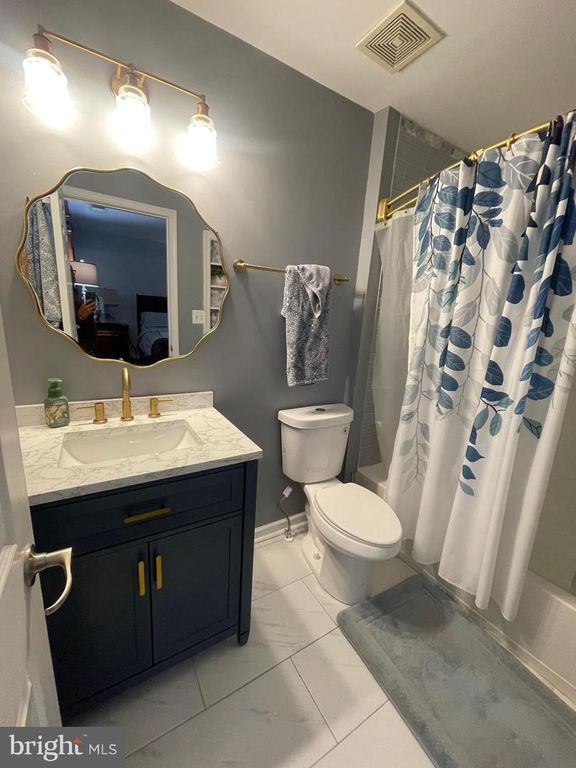 Image 18 of property listing at 5340 WYNDHOLME CIR #109, Baltimore, MD 21229