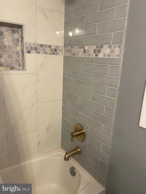 Image 19 of property listing at 5340 WYNDHOLME CIR #109, Baltimore, MD 21229