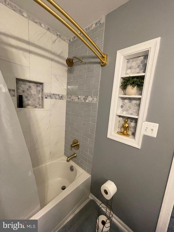 Image 20 of property listing at 5340 WYNDHOLME CIR #109, Baltimore, MD 21229