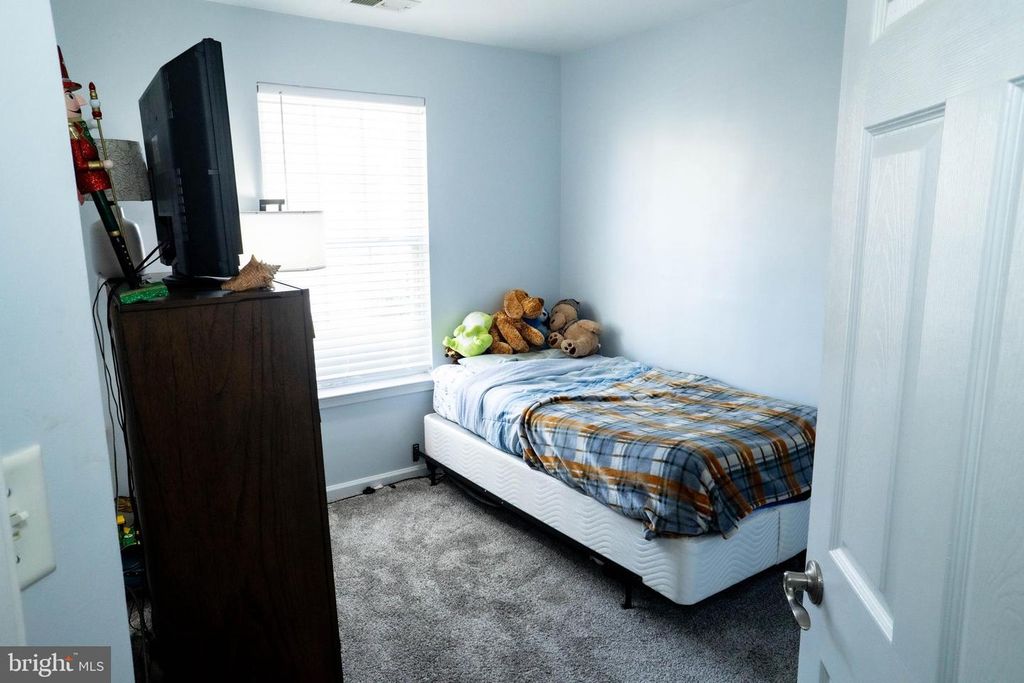 Image 22 of property listing at 5340 WYNDHOLME CIR #109, Baltimore, MD 21229