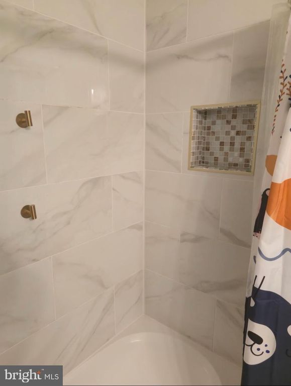 Image 24 of property listing at 5340 WYNDHOLME CIR #109, Baltimore, MD 21229