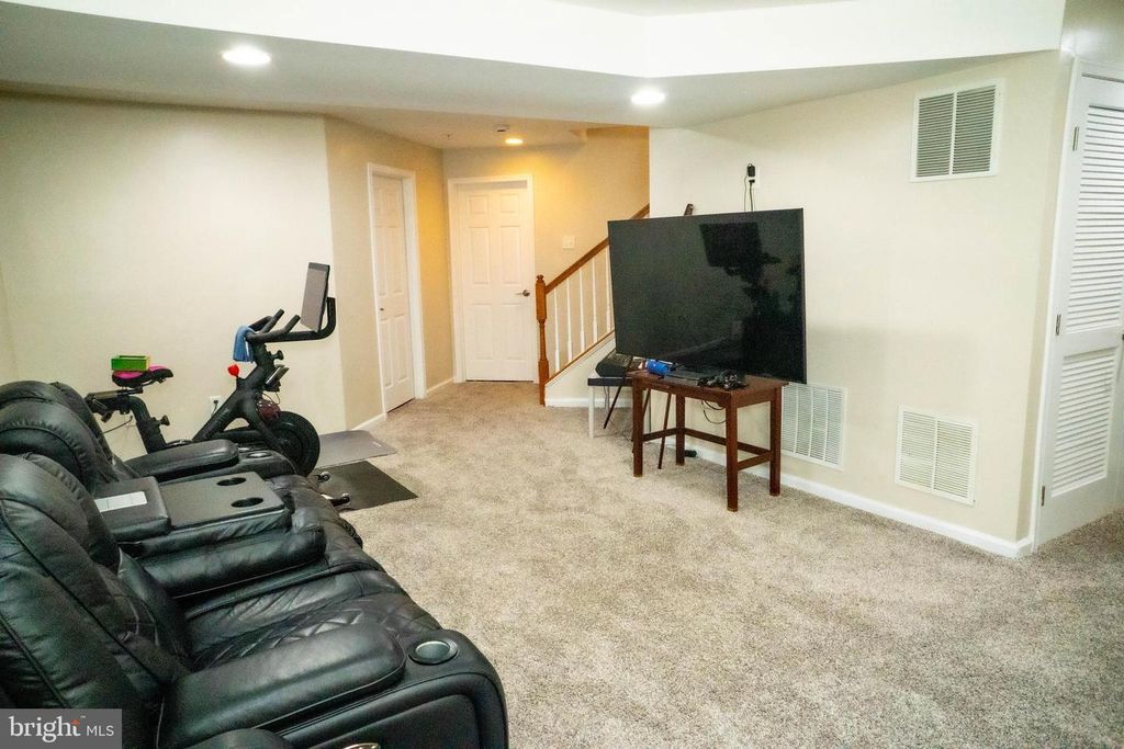 Image 26 of property listing at 5340 WYNDHOLME CIR #109, Baltimore, MD 21229