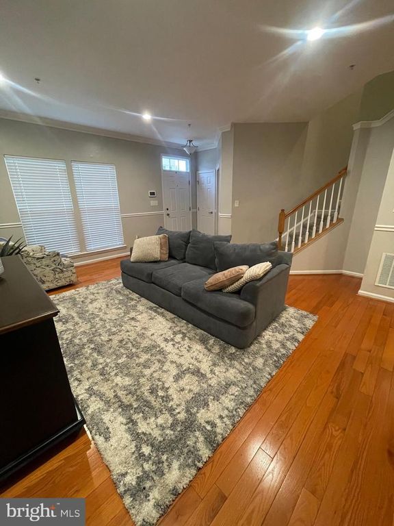 Image 3 of property listing at 5340 WYNDHOLME CIR #109, Baltimore, MD 21229