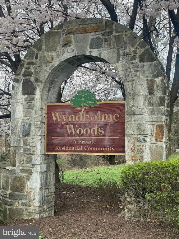 Image 35 of property listing at 5340 WYNDHOLME CIR #109, Baltimore, MD 21229