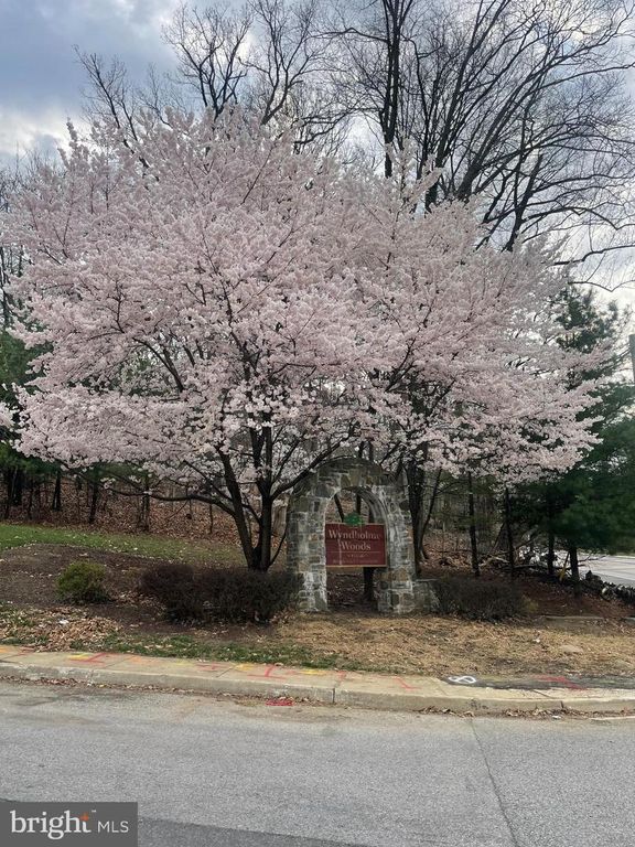 Image 36 of property listing at 5340 WYNDHOLME CIR #109, Baltimore, MD 21229