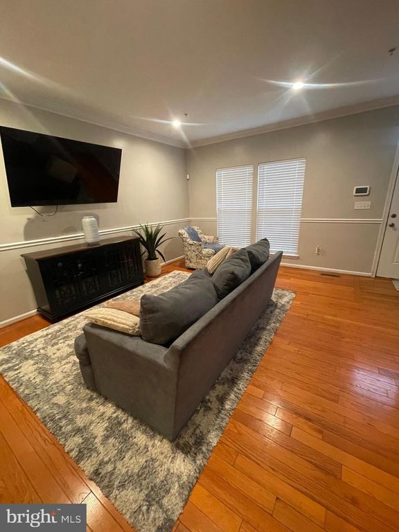 Image 4 of property listing at 5340 WYNDHOLME CIR #109, Baltimore, MD 21229