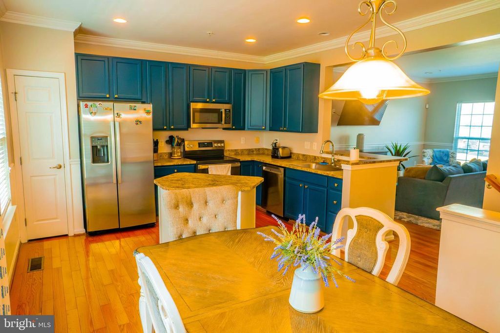 Image 7 of property listing at 5340 WYNDHOLME CIR #109, Baltimore, MD 21229