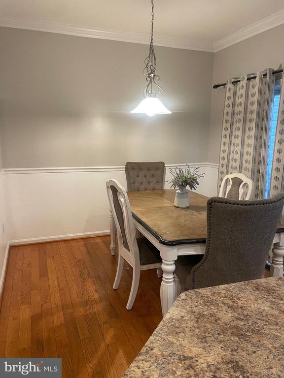 Image 8 of property listing at 5340 WYNDHOLME CIR #109, Baltimore, MD 21229