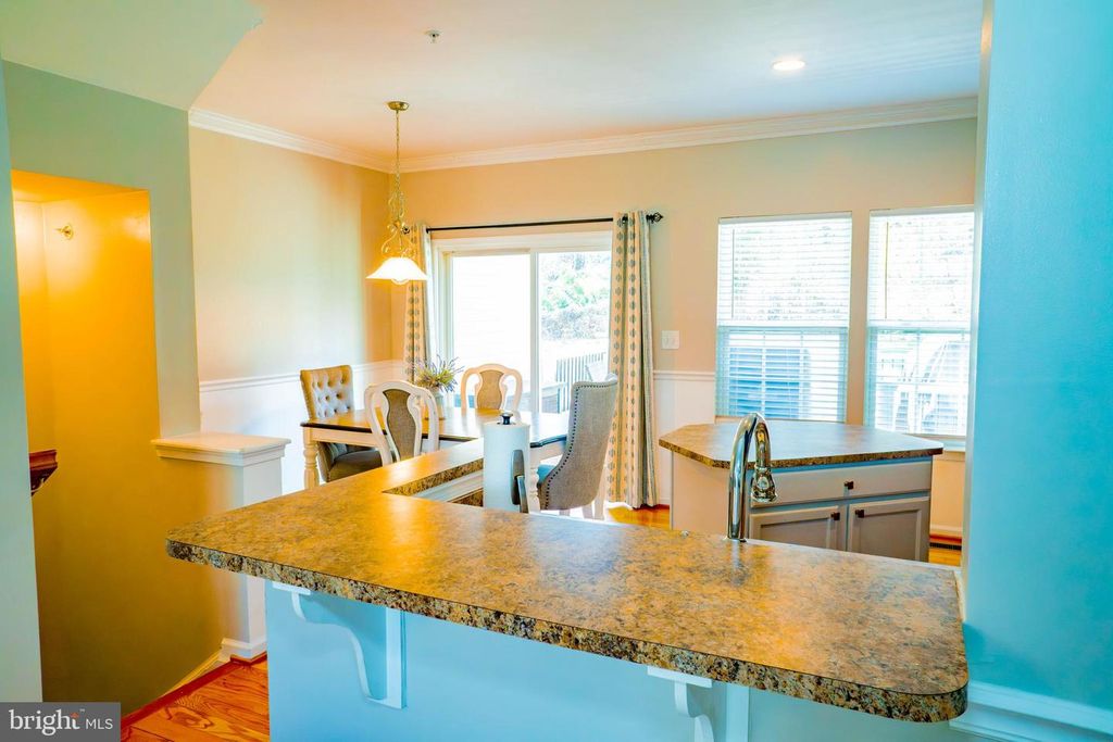 Image 9 of property listing at 5340 WYNDHOLME CIR #109, Baltimore, MD 21229
