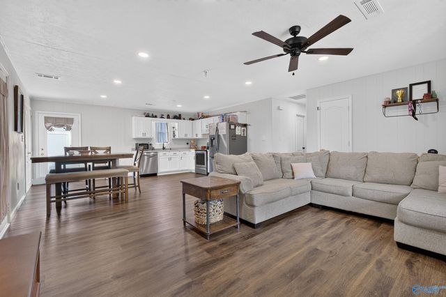 6418 Aqua Point Way, Southside, AL 35907