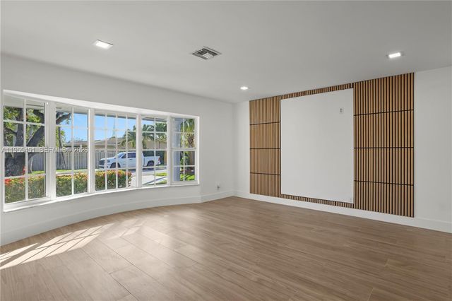 5641 NE 21st Ave, Fort Lauderdale, FL 33308